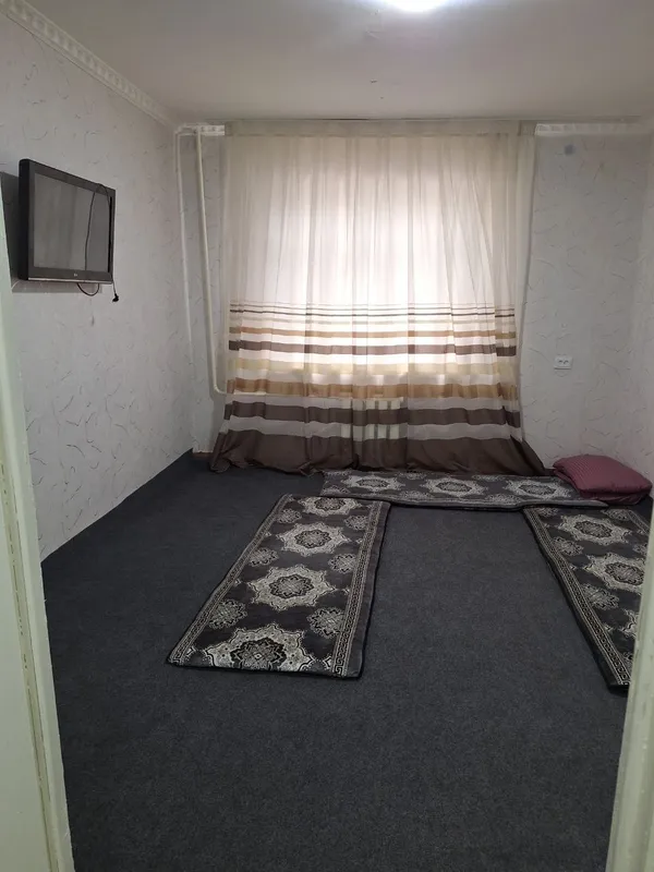 Срочна сдаеться,яккасарай 1ком 2этаж 260.$ 1