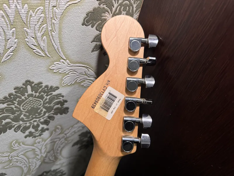 AQShda ishlab chiqarilgan Squier Stratocaster Affinity series 5 AQShda ishlab chiqarilgan Squier Stratocaster Affinity series 5