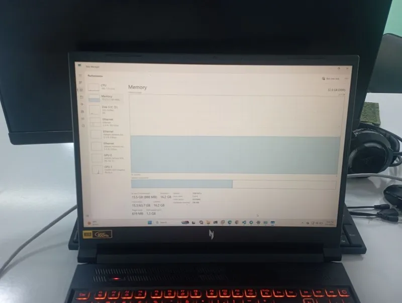 Acer Nitro V 16 | i7-14650HX / 32GB RAM / RTX 4050/ 165Hz 3 Acer Nitro V 16 | i7-14650HX / 32GB RAM / RTX 4050/ 165Hz 3