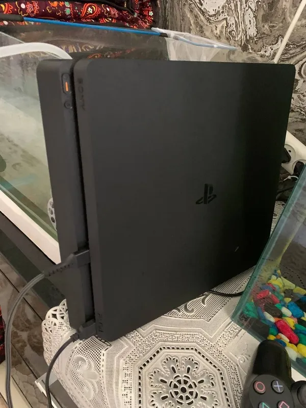 Срочно продаётся ps4 2 Срочно продаётся ps4 2
