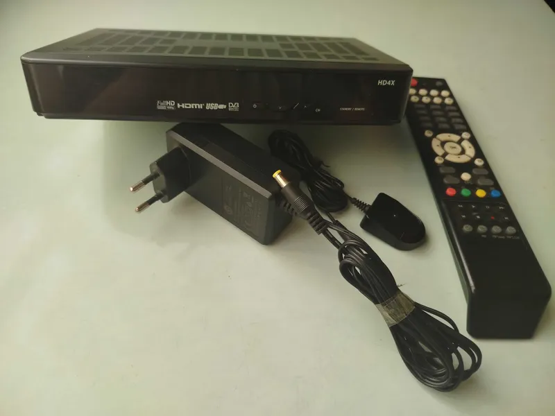 Тюнер HD 4X. Карта в комплекте. Тюнер HD 4X. Карта в комплекте.