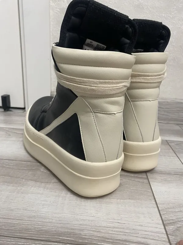 Qalin taglikdagi Rick owens krossovkalari. O‘lchami 40-41 3 Qalin taglikdagi Rick owens krossovkalari. O‘lchami 40-41 3
