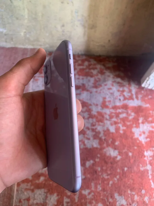 Iphone11 holati 10/9.8 ekranda sal chigi bor 83% 8