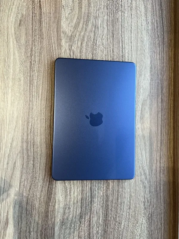 MacBook Neo 13" 8/256GB Indigo — 7 циклов батареи, полный комплект 1