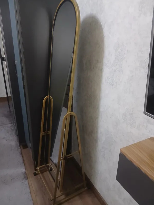 sotiladi oynek garderop 3 sotiladi oynek garderop 3