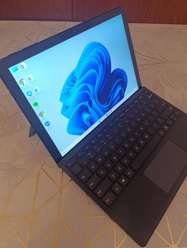 Microsoft Surface Pro 7+