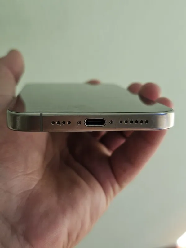 iPhone 15 pro max LLA 256gb esim 4