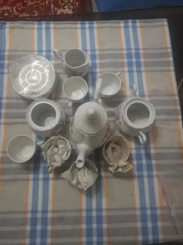 Продается кофейный набор чайник, сахарница ,чашки 2