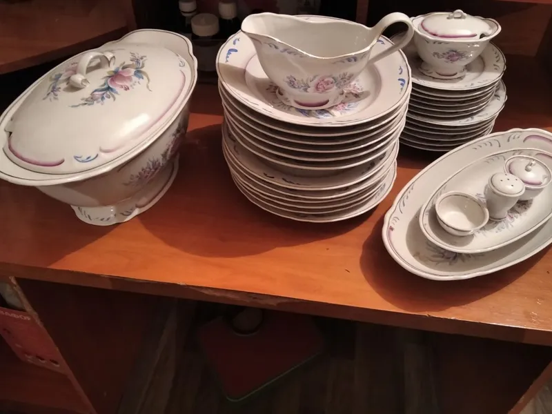 Сервиз столовый из 32 предметов.