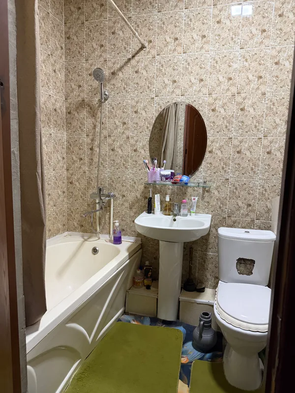 Продаю квартиру 2/3 переделанную в 3-х 6
