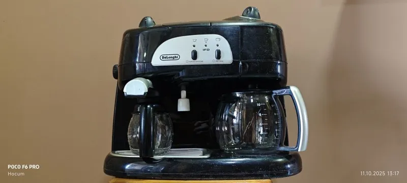Кофеварка гейзерная , электрическая Delonghi . Кофеварка гейзерная , электрическая Delonghi .