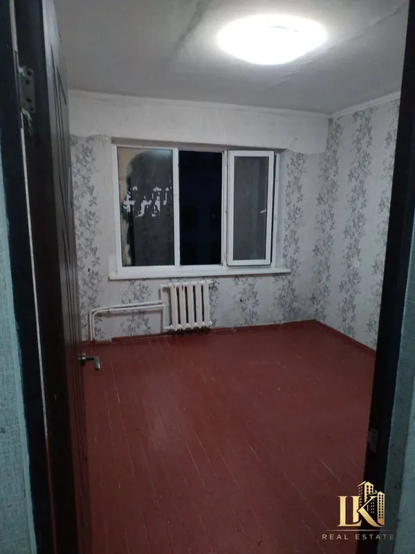 Shaxsiy sanuzelli yotoqxonada shinam xona sotiladi (18 m²) 2
