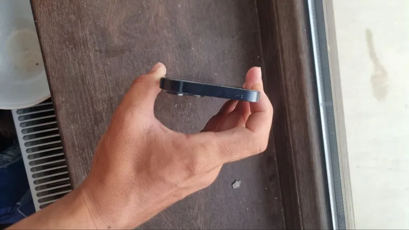 Iphone 13 128 gb. Hamma joyi radnoy ozroq qirilgan 7