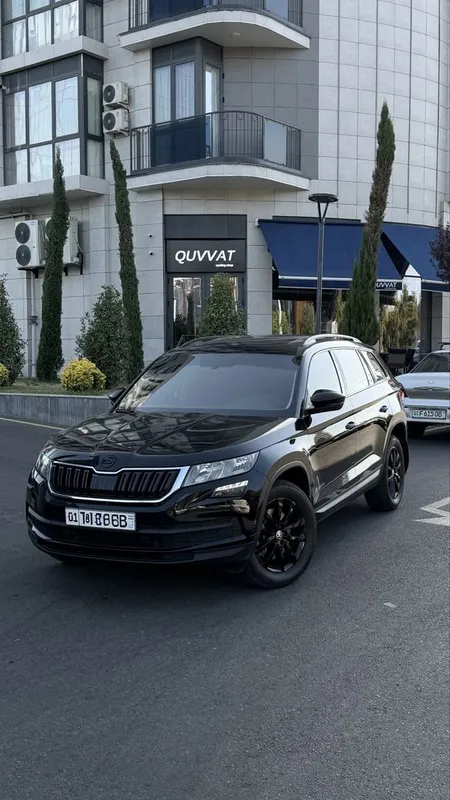 Чёрная Skoda Kodiaq 2021 года 1 Чёрная Skoda Kodiaq 2021 года 1