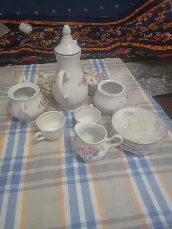 Продается кофейный набор чайник, сахарница ,чашки 1