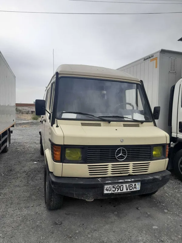 Mercedes 308D (Metan)