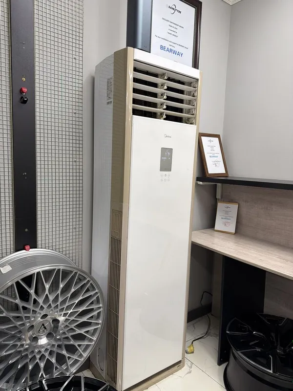 Кондиционер Midea 24 стоячий 2