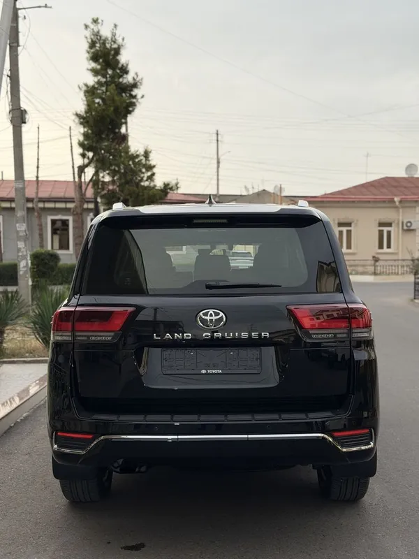 Toyota land cruiser 300 — фото 1