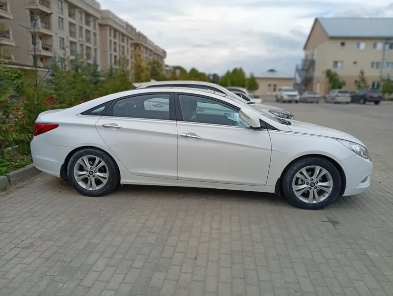 Hyundai Sonata, 2011-yil, 2.0 l, avtomat, 94627 km — фото 3