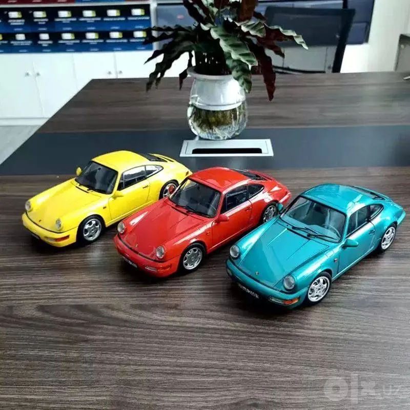 Масштабная модель Porsche 1:18 для коллекции 4 Масштабная модель Porsche 1:18 для коллекции 4