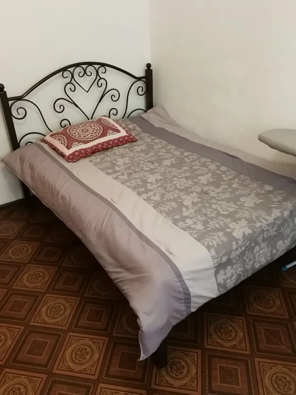 продам железную кровать с матрасом