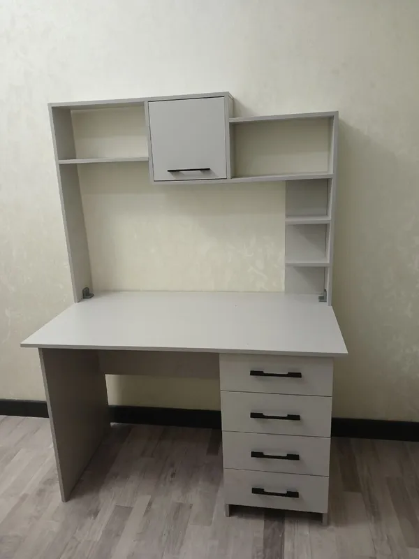 Oʼquvchi yigit qizlar uchun ajoyib dars stoli