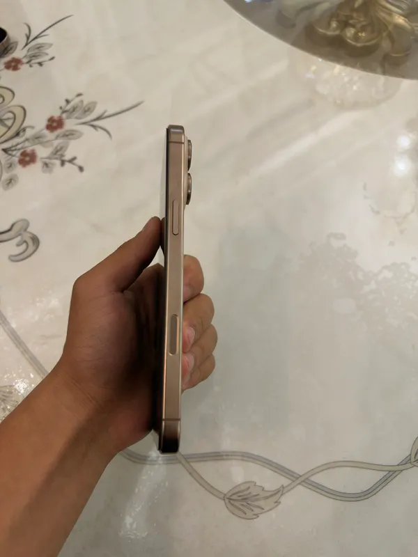 iPhone 16 Pro Max 4