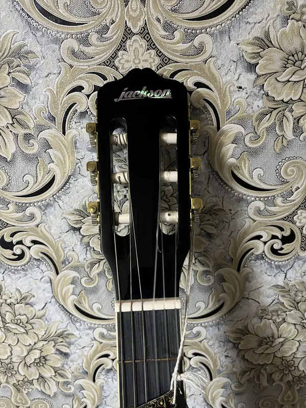 Klassik gitara sotiladi, yaxshi holatda — фото 3