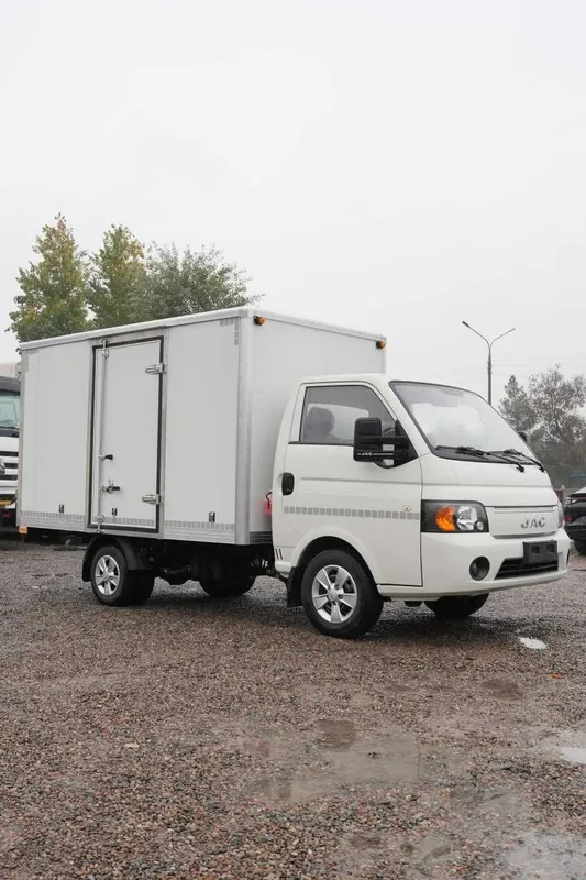 JAC x200 бортовой грузовик фургон будка поднимает до 4 тонн, бензин 1