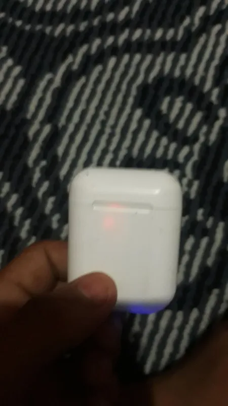 Продаются AirPods, недостаток: один не работает 1 Продаются AirPods, недостаток: один не работает 1