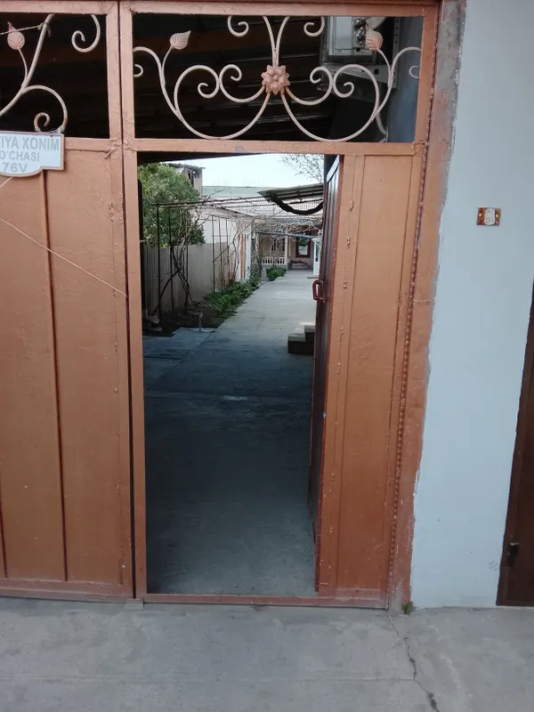 Uy va yer uchastkasi sotiladi 1