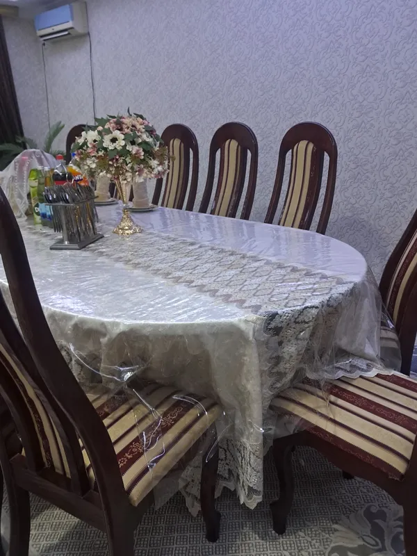 Стол и стулья, комплект на 12 персон, ни разу не ломанный, 2 млн сум 1 Стол и стулья, комплект на 12 персон, ни разу не ломанный, 2 млн сум 1