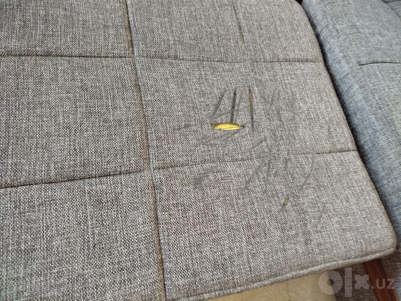 Burchakli divan yaxshi holatda sotiladi 4 Burchakli divan yaxshi holatda sotiladi 4