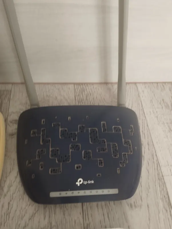 wi fi роутер.4штуки.индикатори горять.за все 60тыс 3