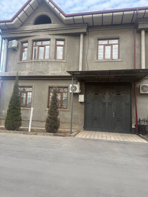 Uy sotiladi Zangota erkin qurilish