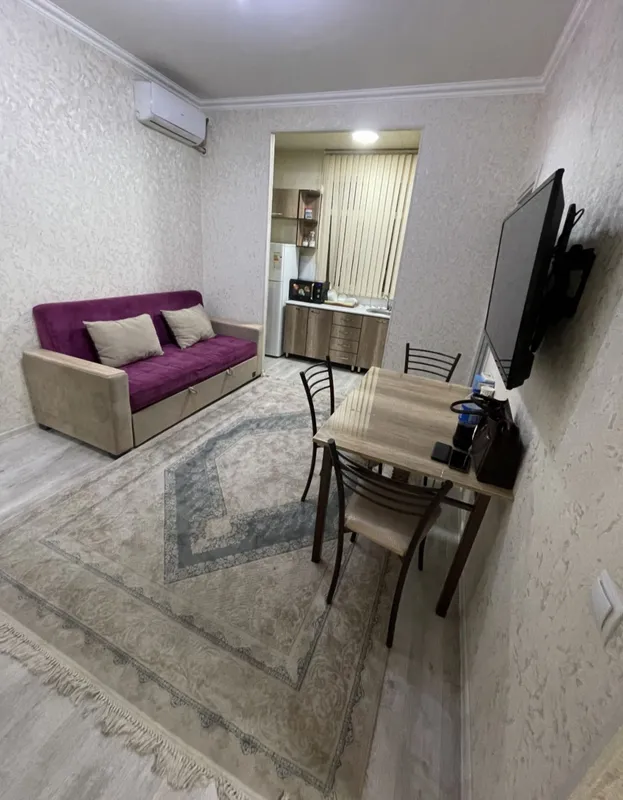 Chilonzor 1 xona 2 xona qilimgan bez makler  290$