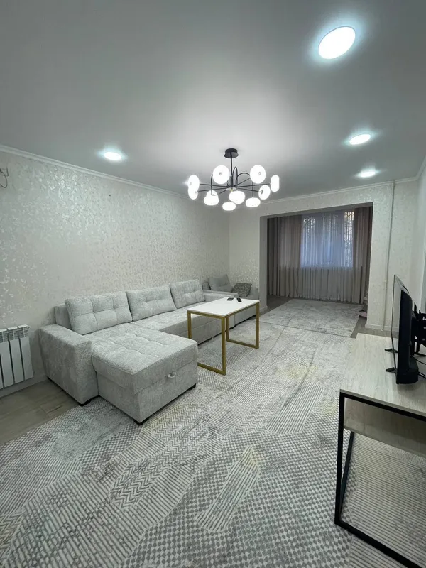 продам чиланзар 6.  трёх комнатная.  балкон 2*6