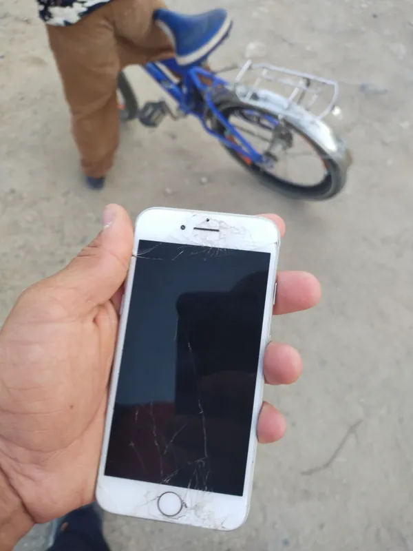 iPhone 7 holati yaxshi ekraniga ozgina ishi bor — фото 1