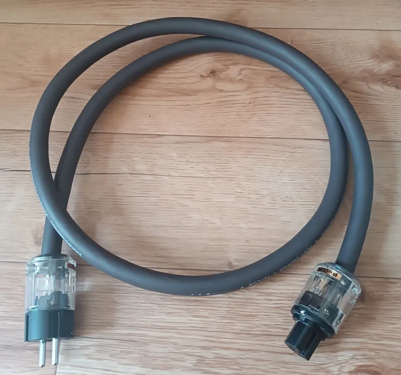 Продам силовой кабель Yarbo Audiophile 1,5м Продам силовой кабель Yarbo Audiophile 1,5м