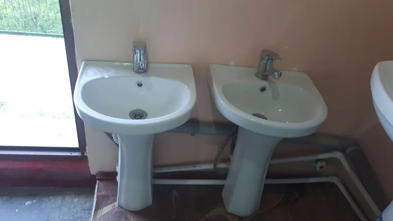 B. U unitaz va rakavenalar