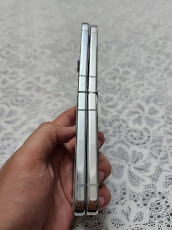 Samsung Z flip 5 8/256 go 3