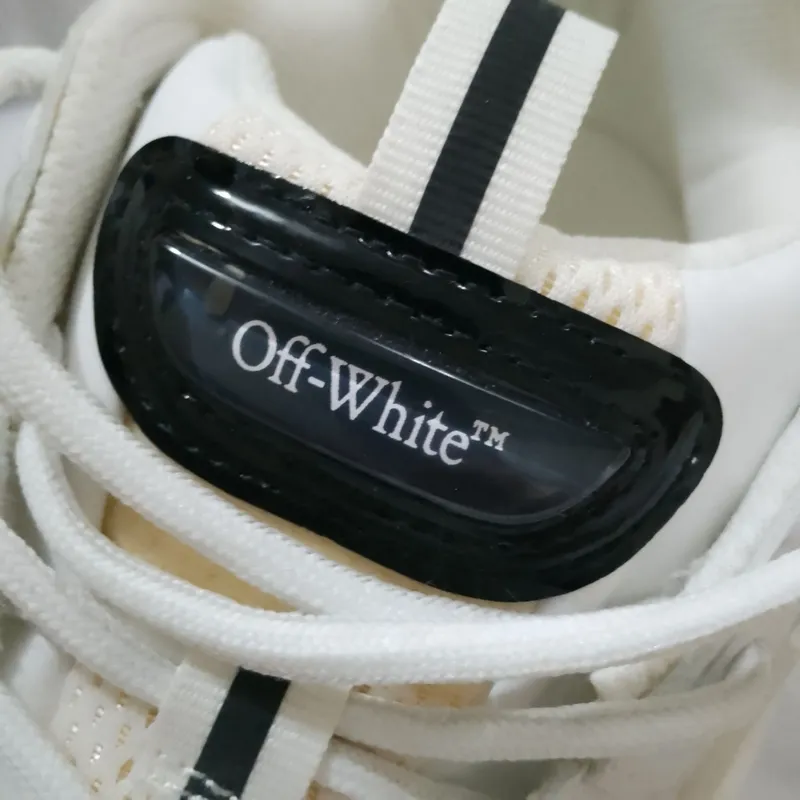 Off White krossovkalari. 46–47. 8