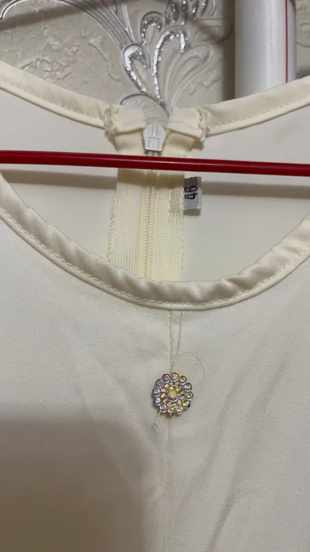 Libos Yangi 200.000 kelishamiz 46 razmer buylari uzun 5 Libos Yangi 200.000 kelishamiz 46 razmer buylari uzun 5