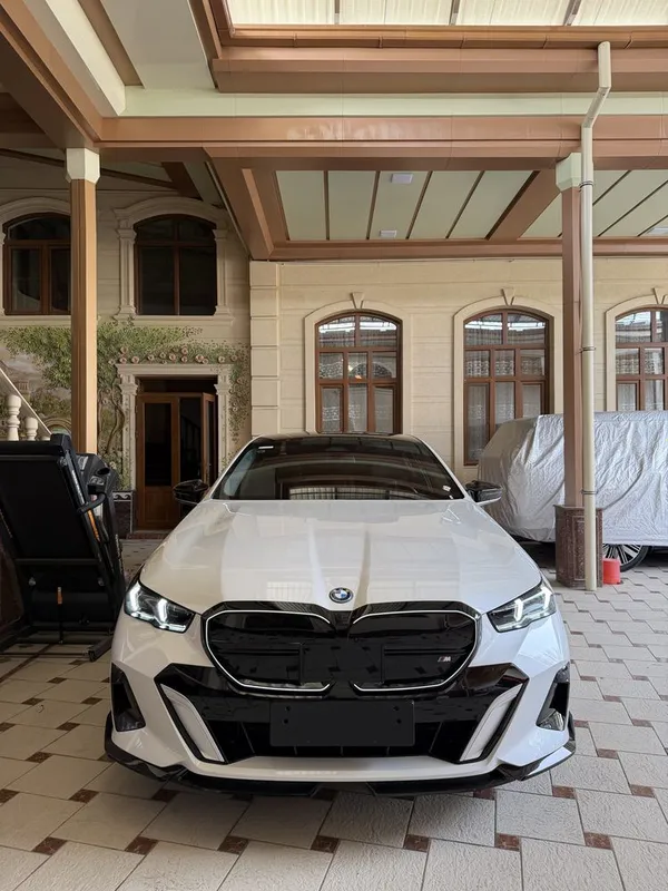 BMW i5edrive M40L 1 BMW i5edrive M40L 1