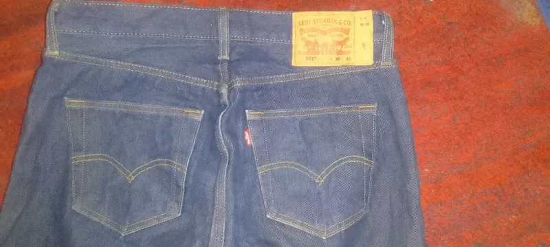Levis 501 Продаются джинсы. — фото 4