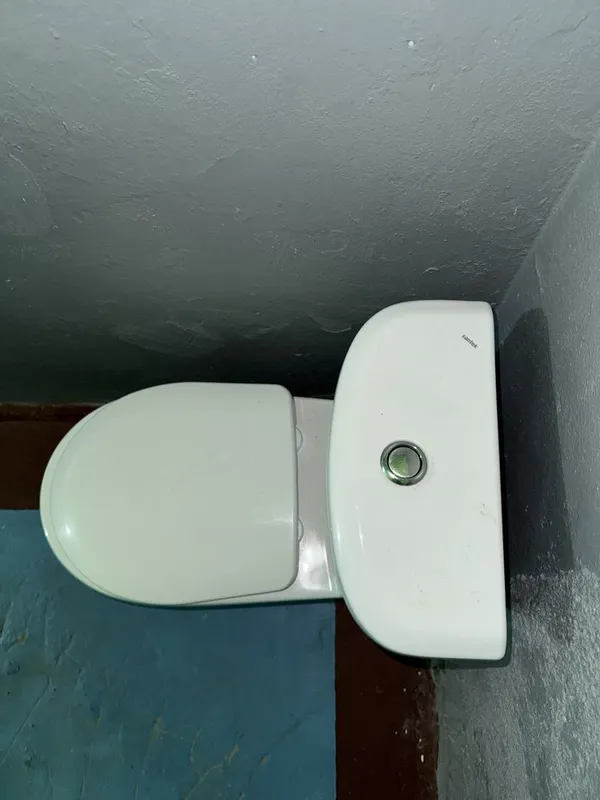 Unitaz srochna sotiladi 4