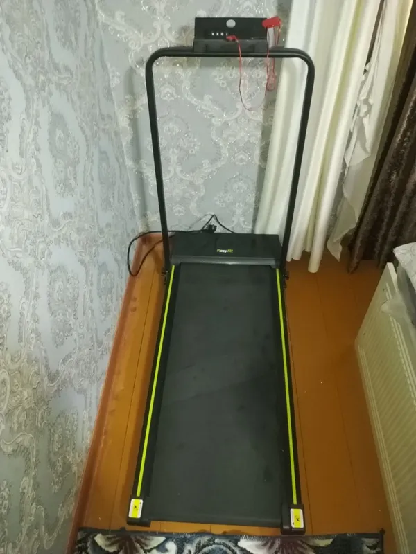Продаётся беговая дорожка, удобная и компактная Продаётся беговая дорожка, удобная и компактная
