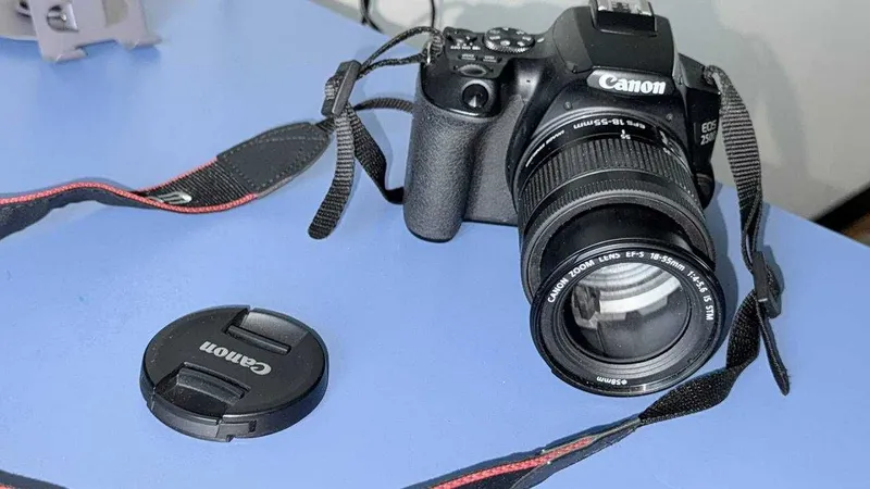 Продаю свою EOS Canon 250D 24.1 п как новый,почти не использовал. 6