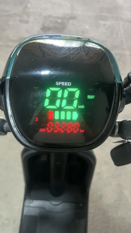 Yaxshi holatdagi elektr skuter 3