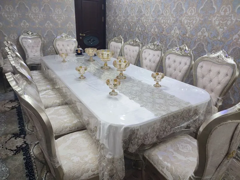 Стол и 12 стульев — фото 1